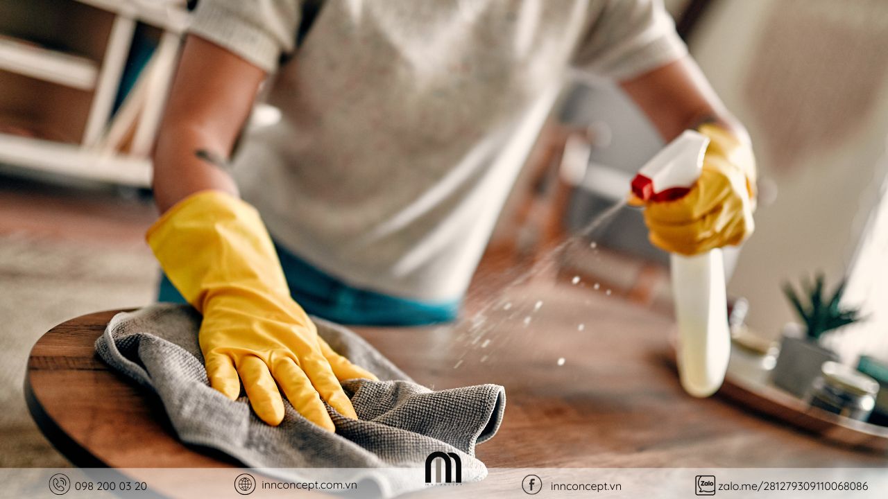 Tận dụng nguyên liệu tự nhiên hoặc sử dụng dung dịch chuyên dụng để dọn dẹp vệ sinh.