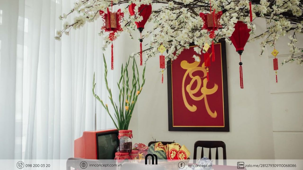 Trang trí khu vực bàn ăn tạo không khí sum vầy, gắn kết.